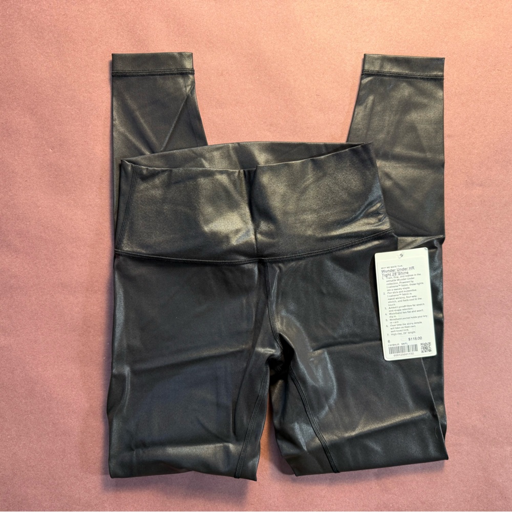 Lululemon Wunder Under High-Rise Tight 28" Shine
Matte Black Foil size 6 NWT